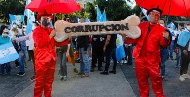 Guatemaltecos protestan contra malas decisiones del Gobierno